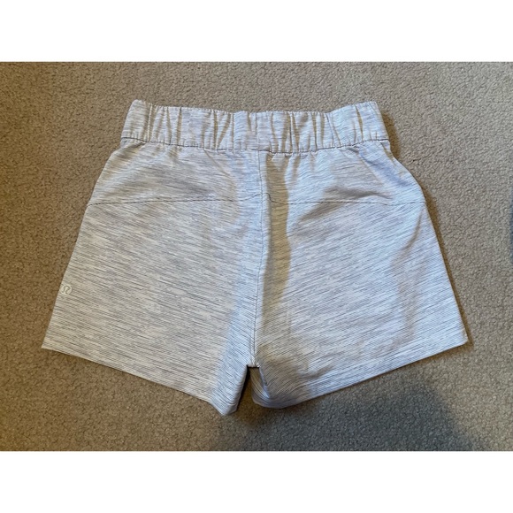 Lululemon On The Fly Short Size 4 - Picture 5 of 7